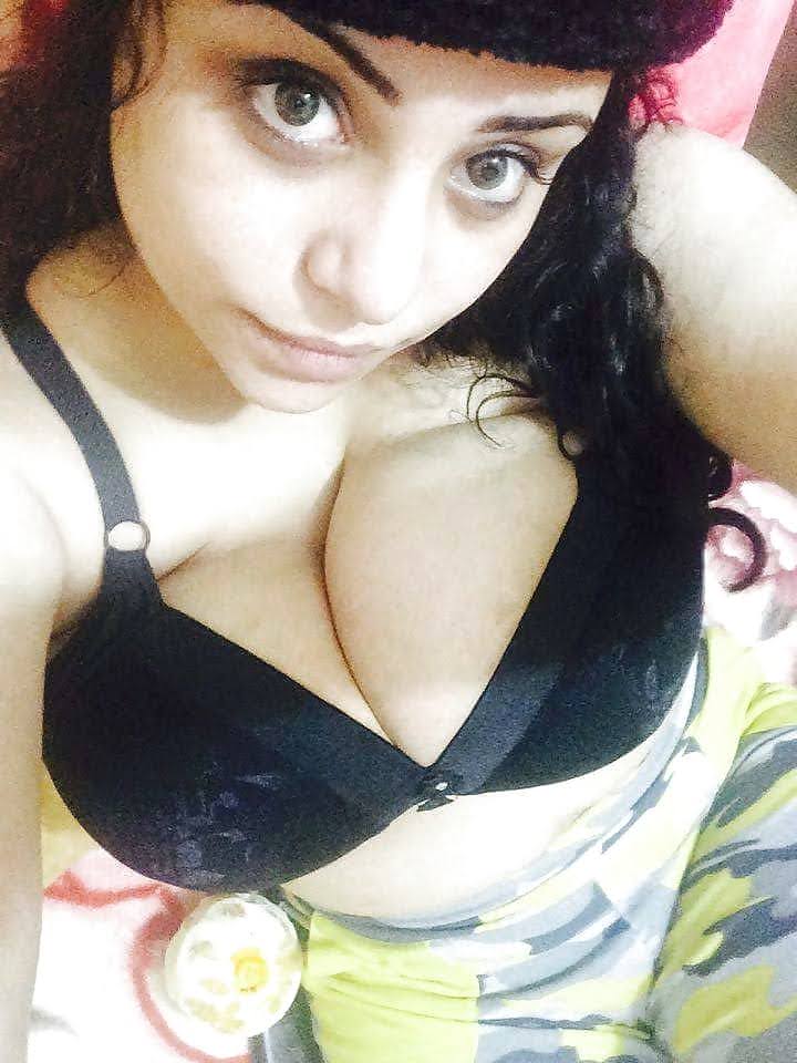 Amateur Big Boobs huge boobs beautiful eyes arab girl 4750919 13