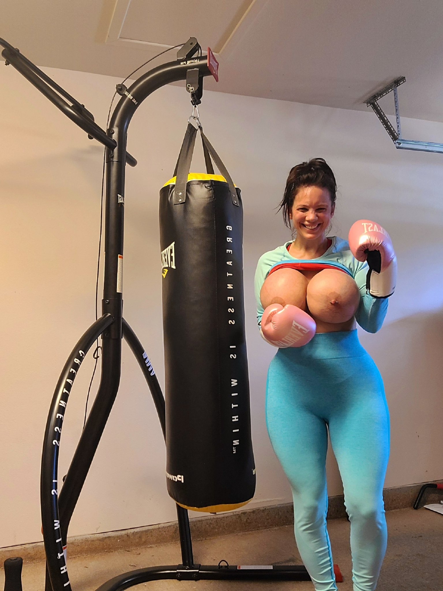 Bdsmlr 9774702 76BLlGh5LM