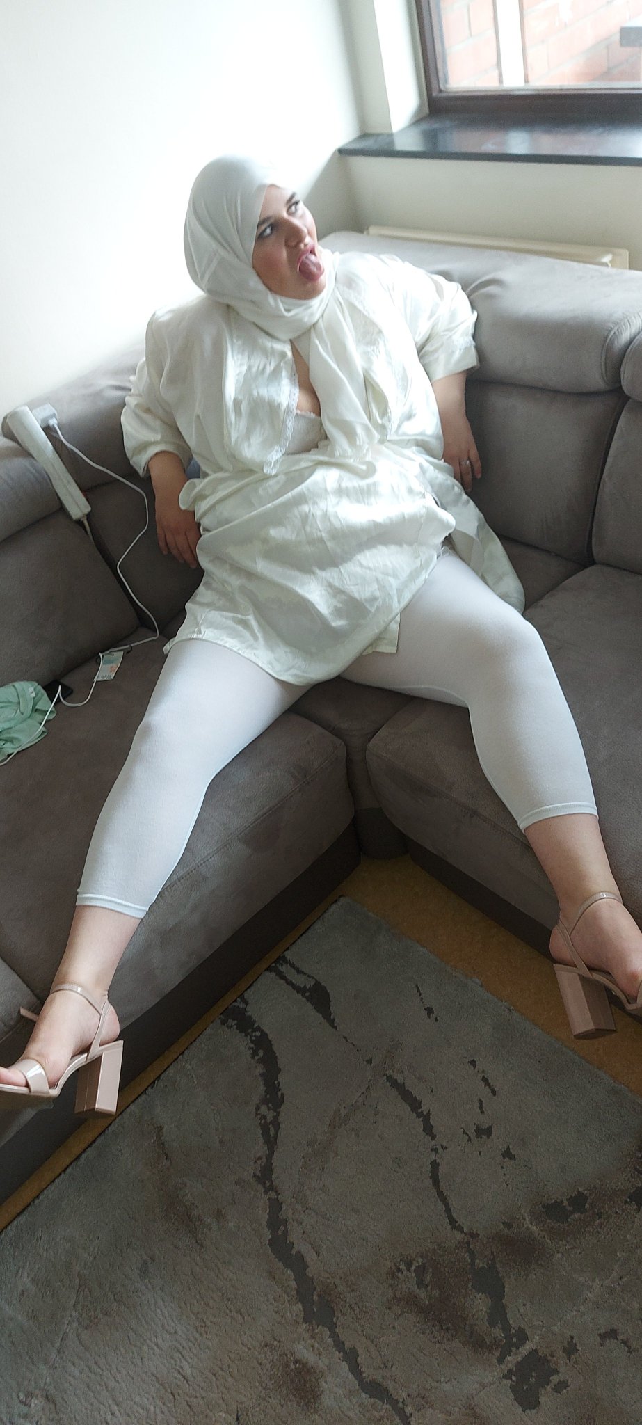 LAuwDVbHoXa FAUsm2bWYAIkdPv